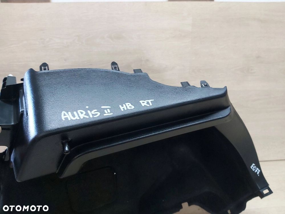 Toyota Auris II boczek bagażnika prawy tył HB hatchback 64730-02260 - 3