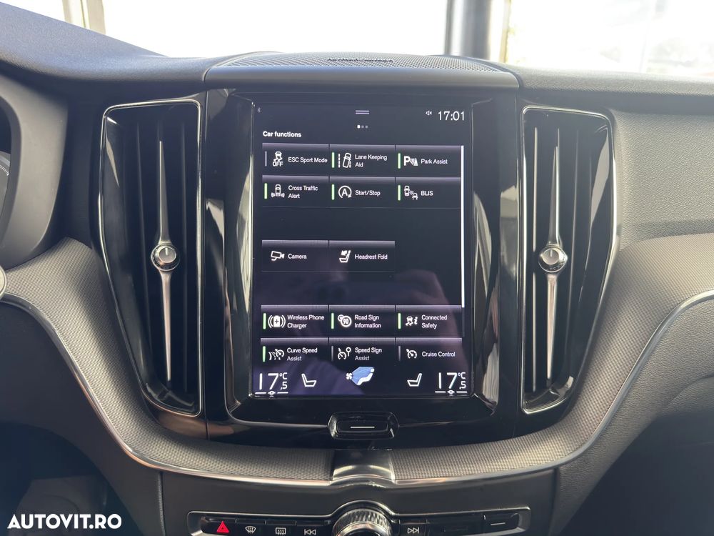 Volvo XC 60 B5 MHEV AWD R-Design - 12