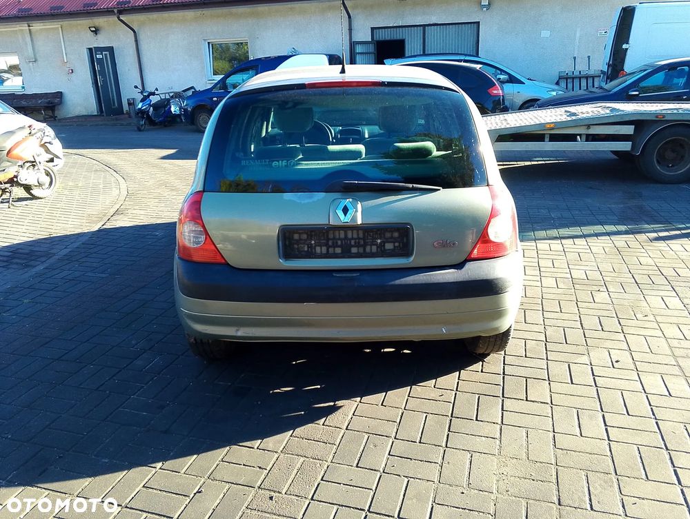 Renault Clio II FL (01-03.) 1.5 DCI 65KM. Silnik K9K704 Skrzynia JB3 980 lakier NV191.Cały na części. GWARANCJA !!! Przód Tył Zestaw Komplet Drzwi Klapa Zderzak Błotnik Maska Grill Atrapa Szyba Pas Lampa Lusterko Boczki Fotel Kanapa Kokpit Deska Rozdzielcza Przełącznik Włącznik Sterownik Przewody Wiązka Instalacja Moduł Komputer Czujnik Listwa Pompa Alternator Wtryski Głowica Rozrusznik Kompresor Sprzęgło Dwumas Silnik Skrzynia ABS Klimatyzacji Paliwa Wspomagania Kolektor Turbina Przepustnica Zawór Chłodnica Koło Hak Belka Sanki Zawieszenie Mcpherson Półoś Amortyzator Wydech Tłumik Zacisk Most - 2