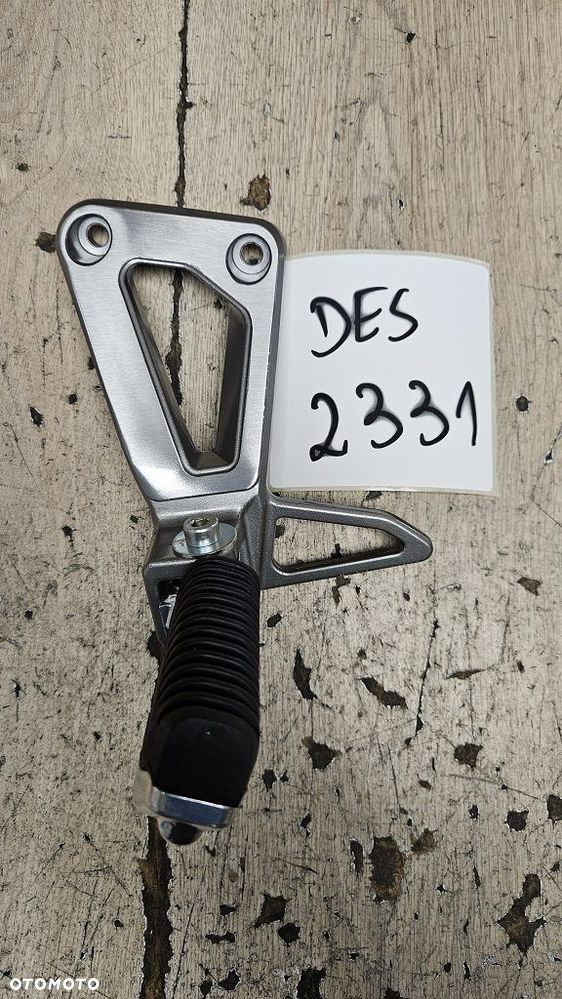 Set podnóżek pasażera Lewy Suzuki Bandit 1200 (96-00)  43700-27E50-000 - 1