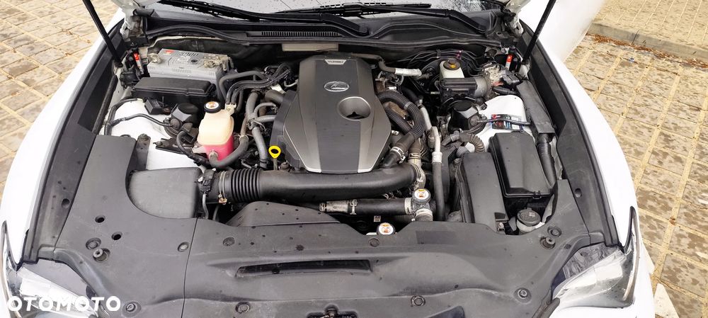 Lexus RC 200t / 300 F Sport - 12