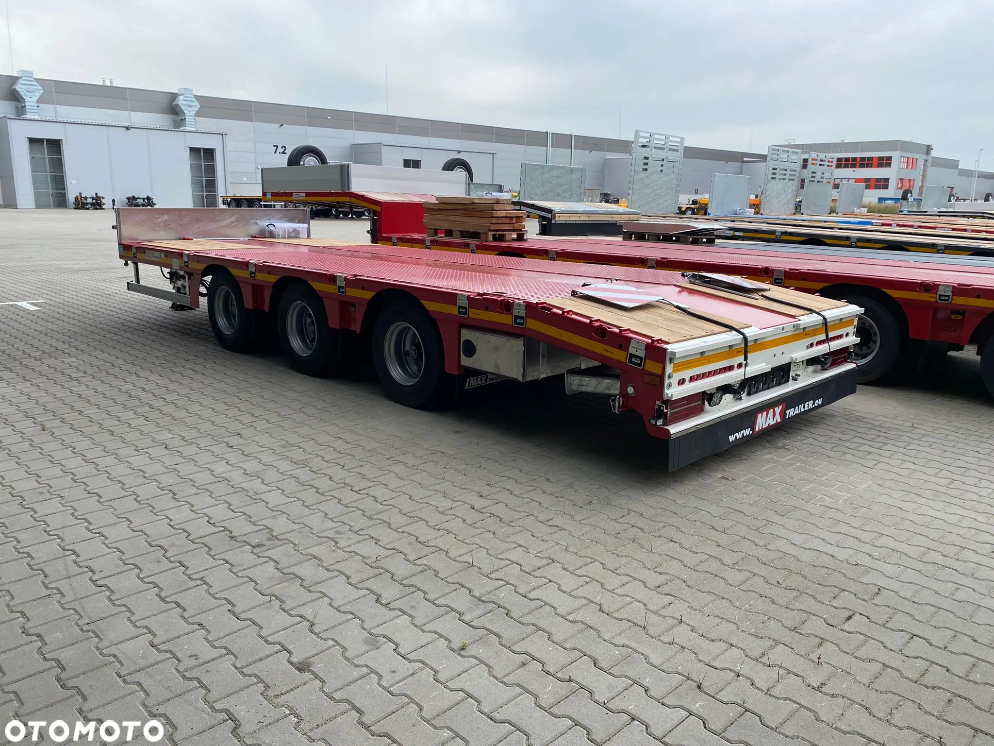 MAX Trailer przyczepa 3 osiowa tridem, najazdy hydrauliczne - 6