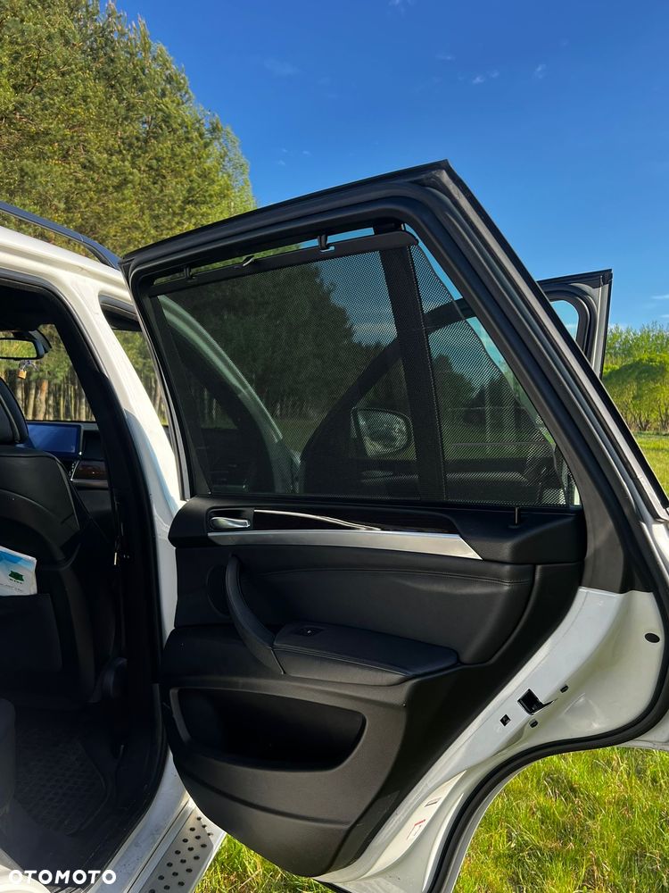 BMW X5 4.8i xDrive - 18