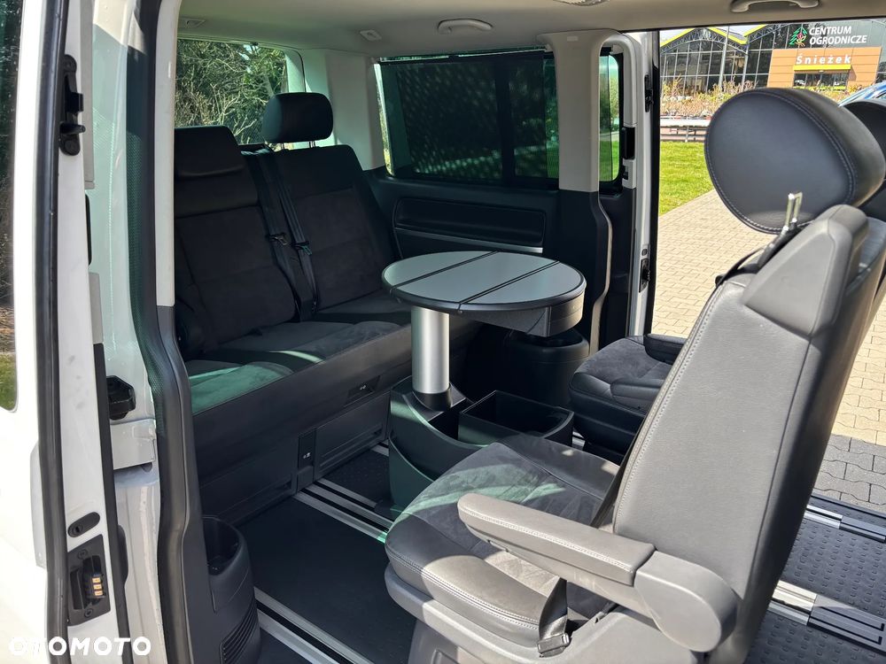 Volkswagen Multivan - 11