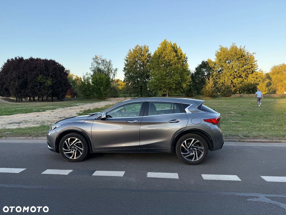Infiniti Q30 1.6t Premium Tech 7DCT - 11