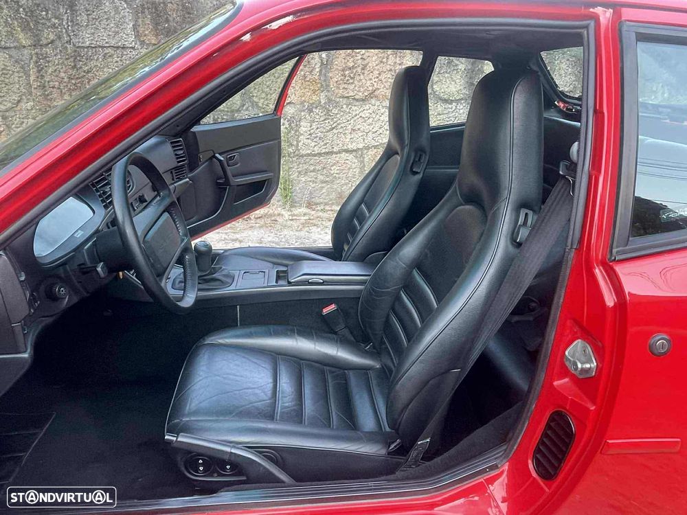 Porsche 944 Turbo - 12