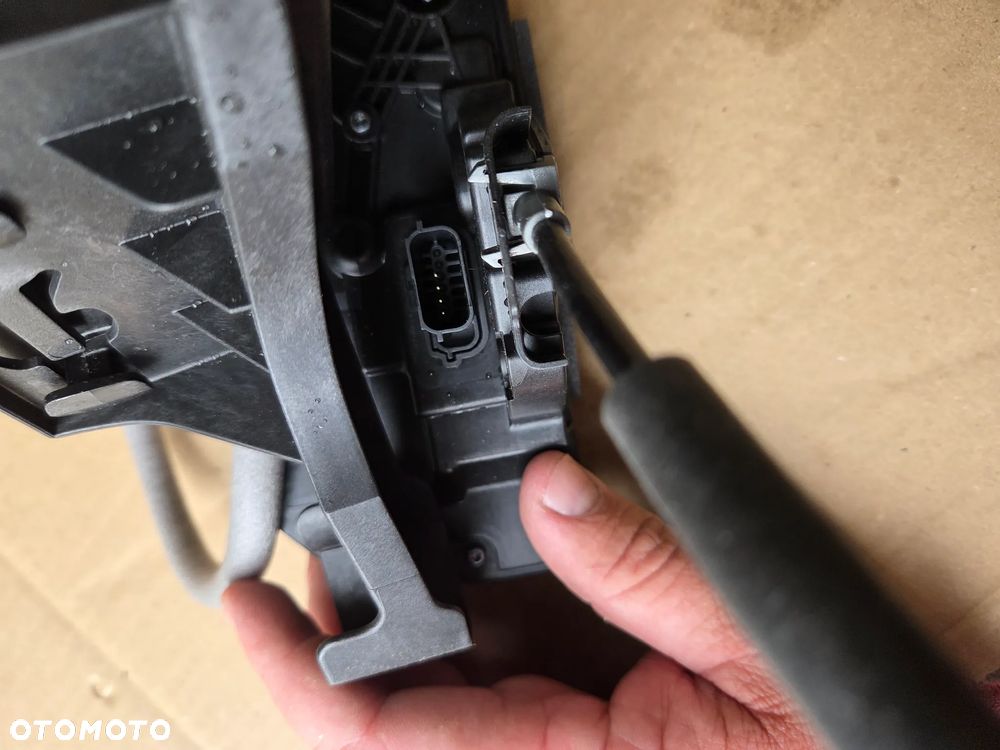 Zamek drzwi lewy tył tylny Ford Focus IV Mk-4 2594002 JX7B-A264A27-AAH zamek drzwi tylnych lewy Ford Focus Mk4 - 7