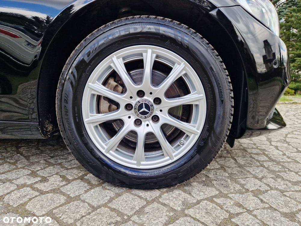 Mercedes-Benz Klasa C 220 CDI DPF Automatik BlueEFFICIENCY Elegance - 15