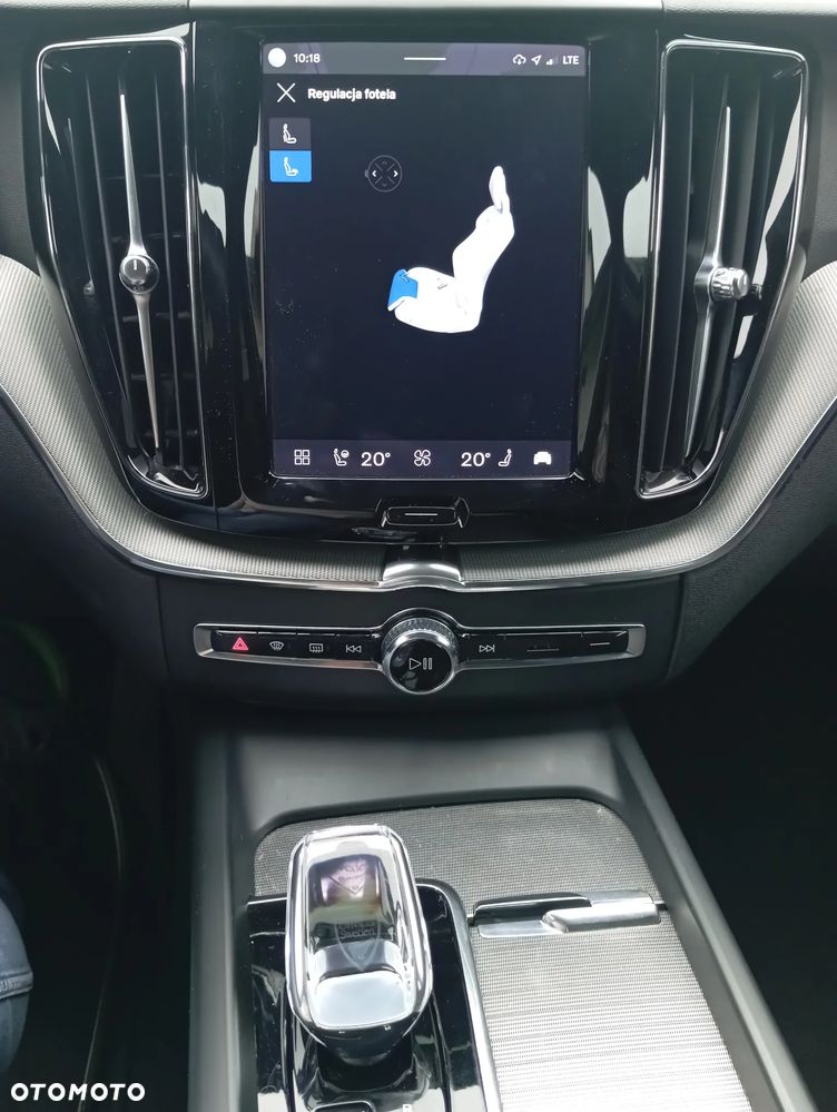 Volvo XC 60 B4 D AWD Plus Dark - 30