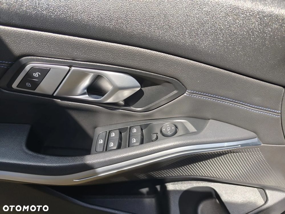 BMW Seria 3 320d xDrive MHEV M Sport sport - 30