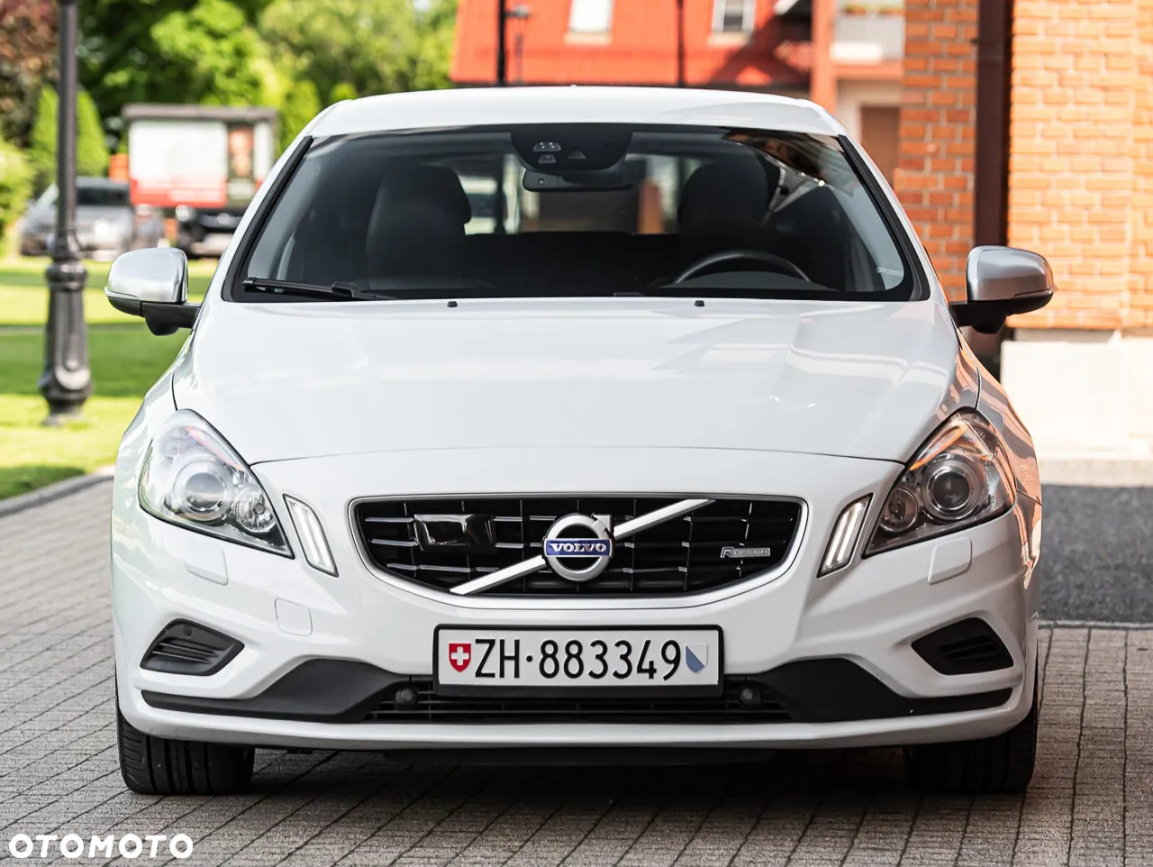 Volvo V60 D5 R-Design - 4