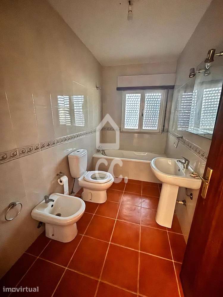 OPORTUNIDADE DE INVESTIMENTO---Moradia T2, Kitchenette, 2 WC de serviç - Grande imagem: 5/14