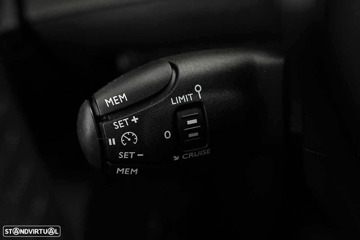 Peugeot e-2008 50 kWh Allure - 18