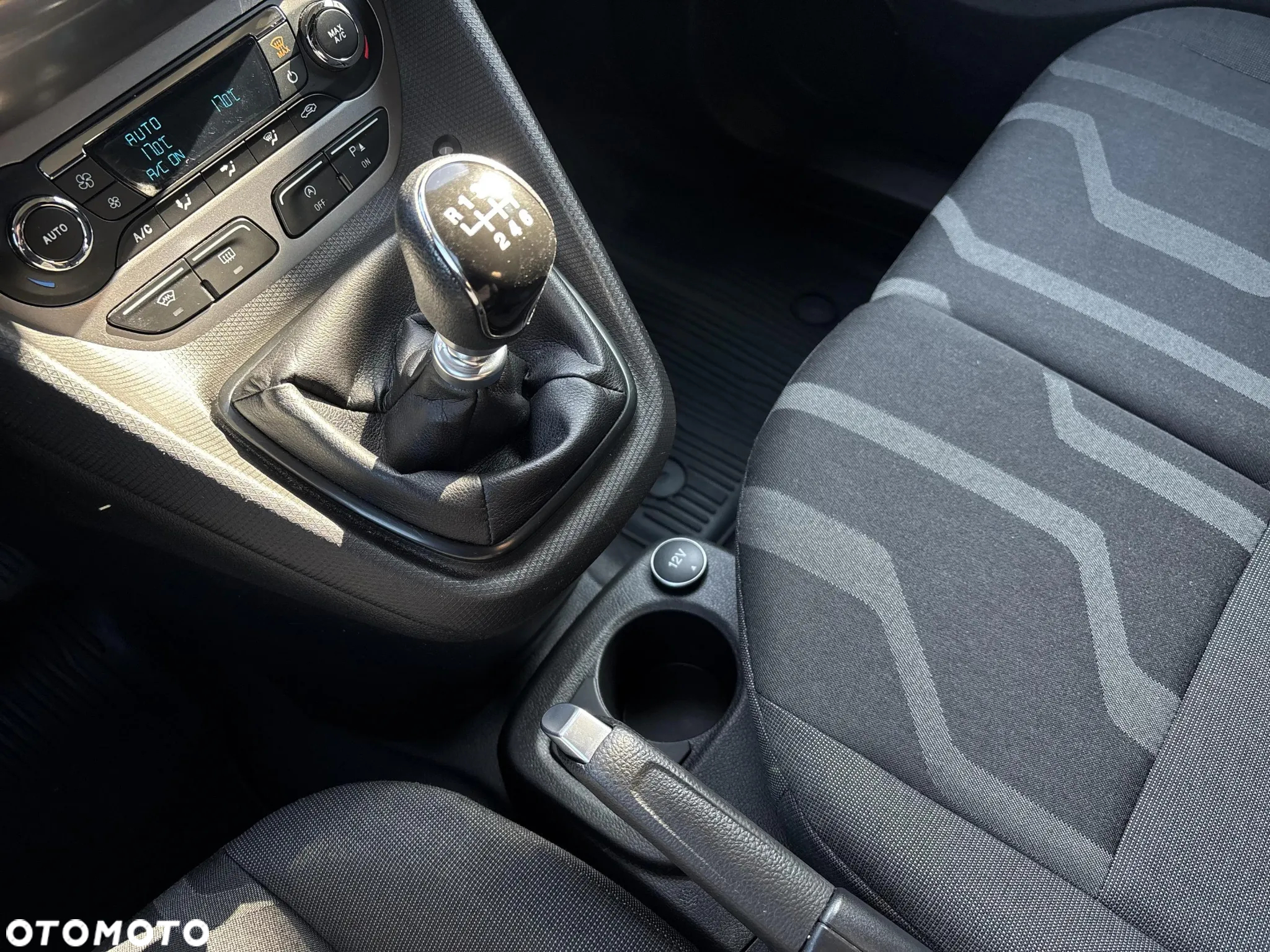 Ford Transit Connect - 15