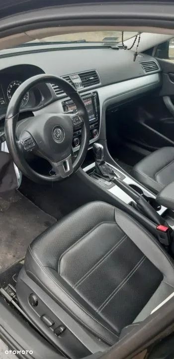 Volkswagen Passat - 4