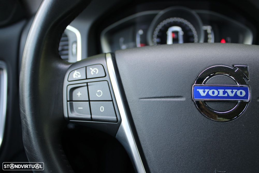 Volvo V60 1.6 D2 Momentum Eco - 12