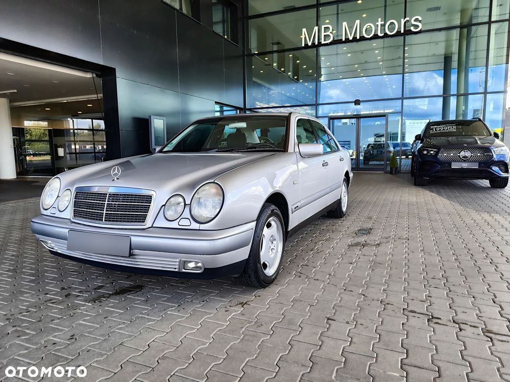 Mercedes-Benz Klasa E 200 T Classic - 2