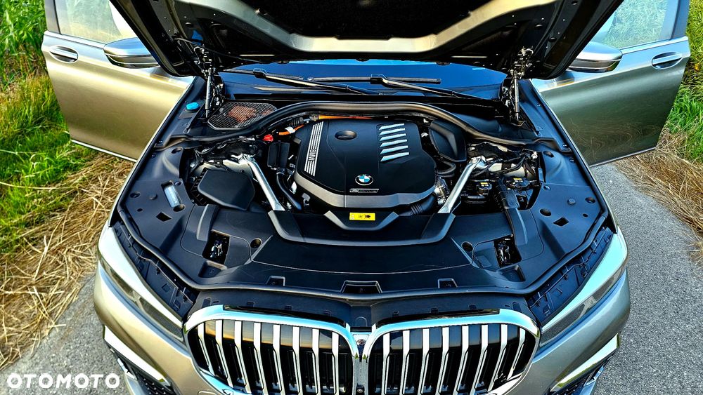 BMW Seria 7 745Le xDrive sport - 21