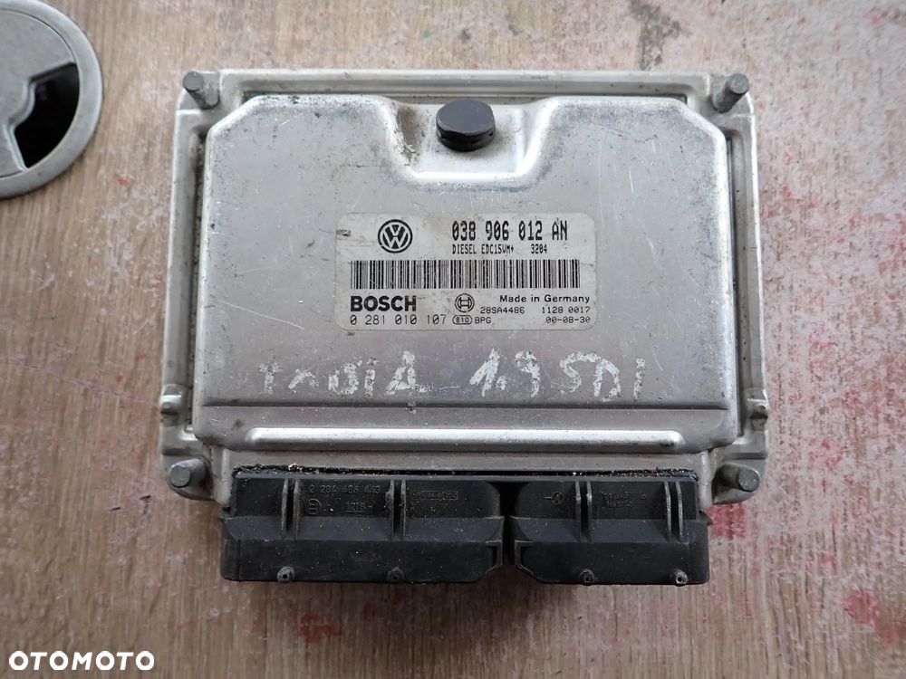 VW KOMPUTER STEROWNIK SILNIKA 038906012AN - 1