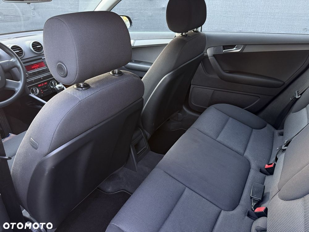 Audi A3 Sportback 1.6 Ambiente - 23