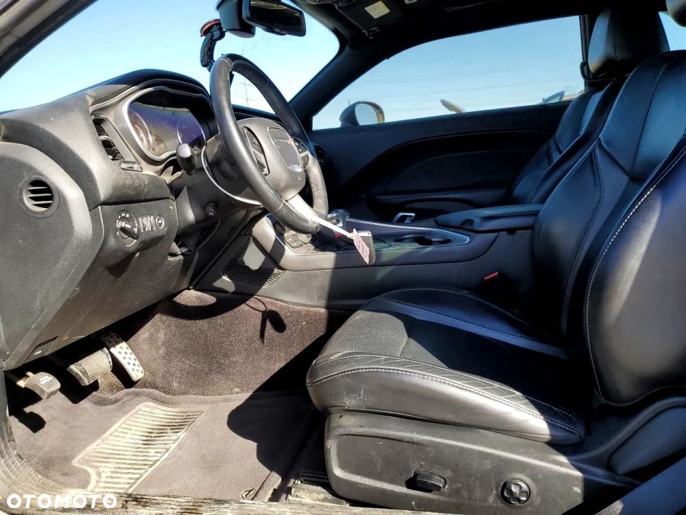 Dodge Challenger - 8