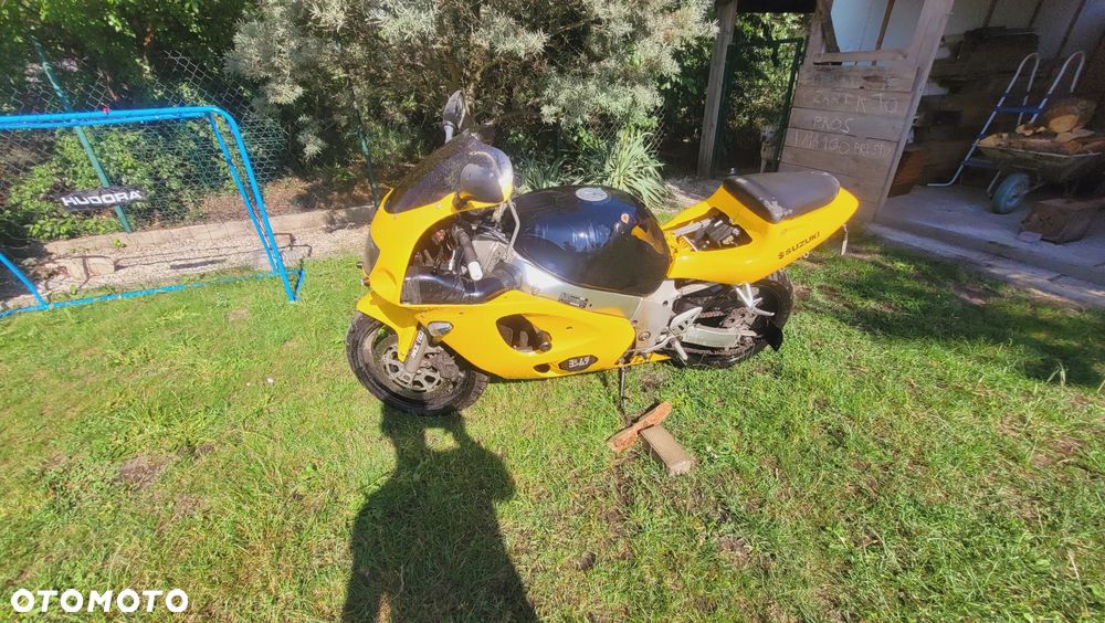 Suzuki GSX - 3