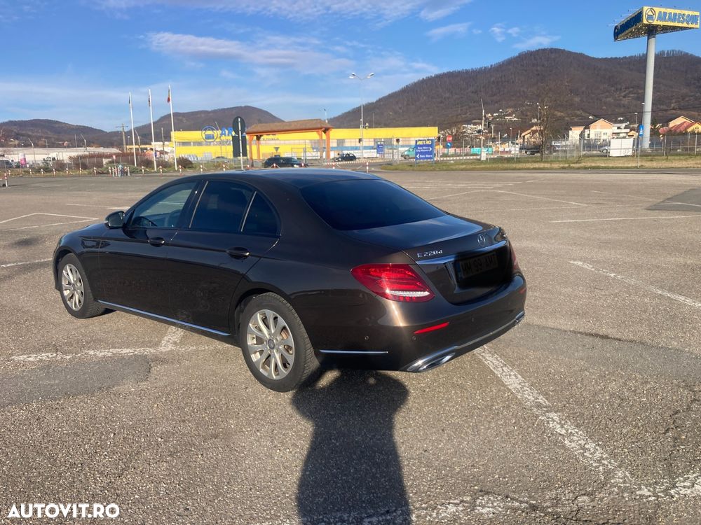 Mercedes-Benz E 220 d 4MATIC Aut. - 4