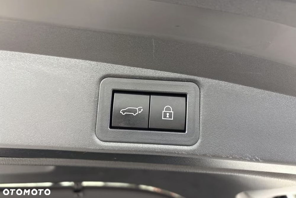 Toyota Corolla 1.8 Hybrid Team Deutschland - 33