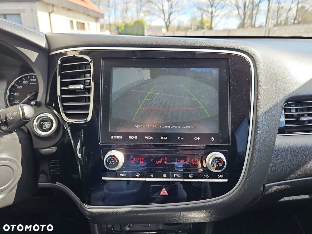 Mitsubishi Outlander - 11