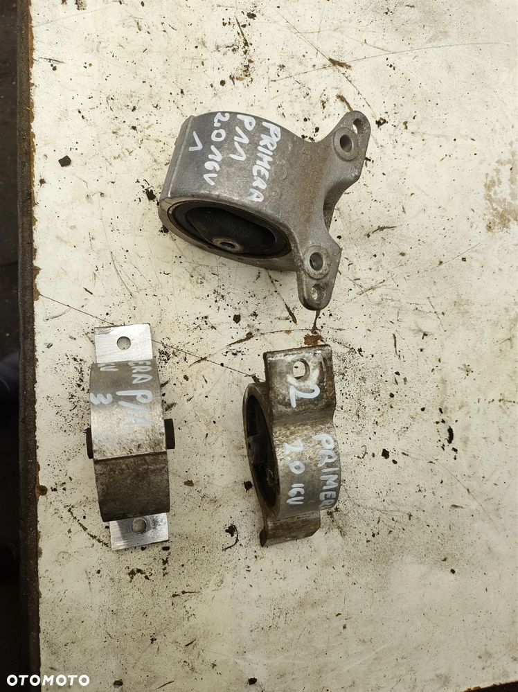 Nissan primera P11 2,0 16v poduszka silnika skrzyni biegów - 1