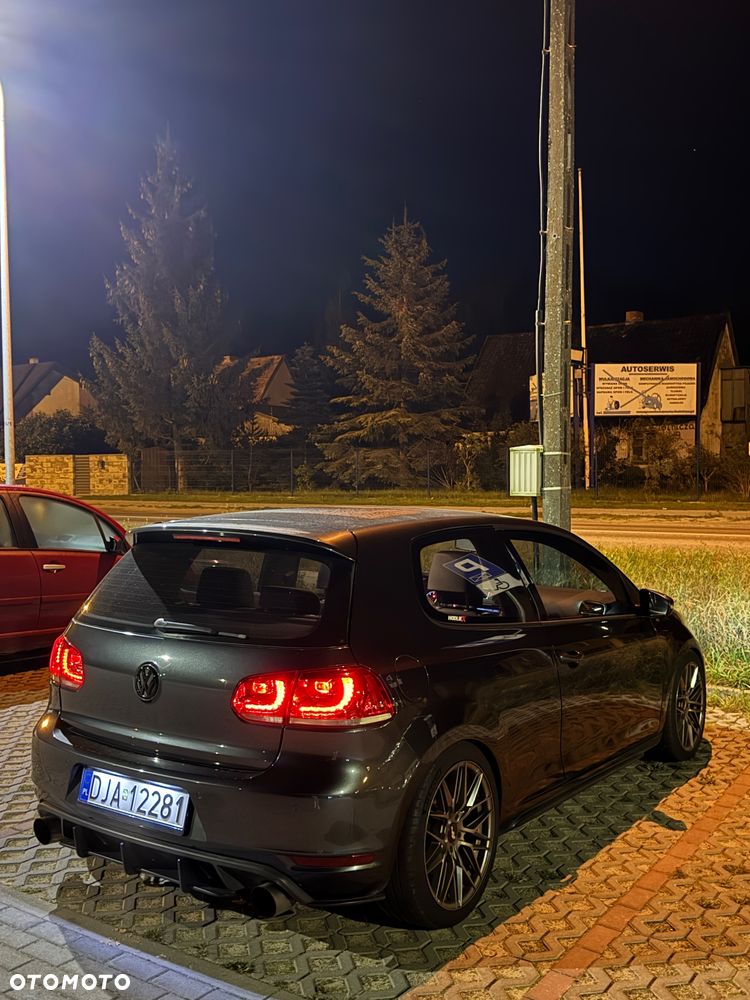 Volkswagen Golf - 8