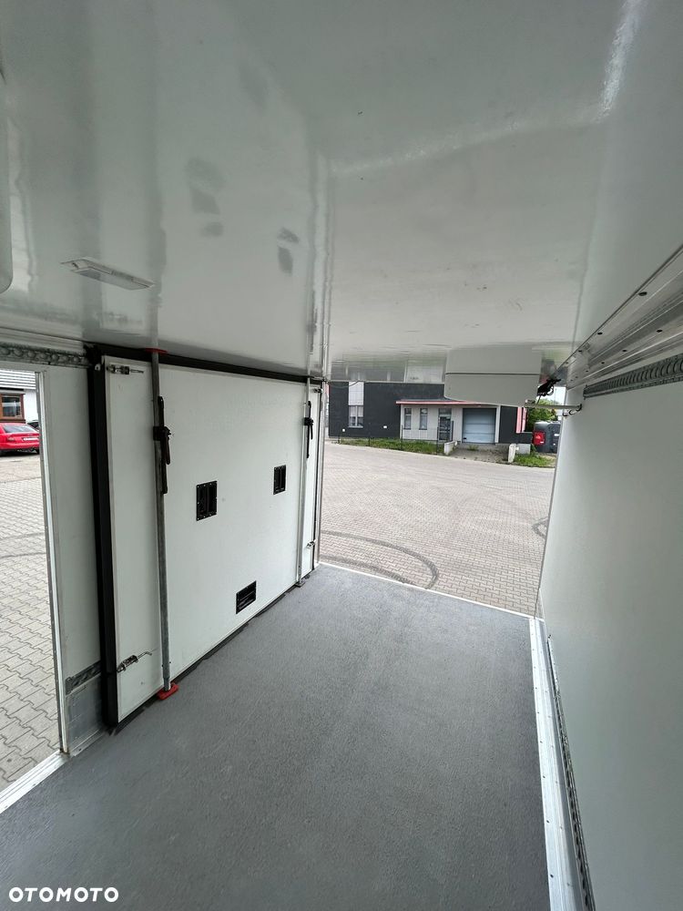 Mercedes-Benz Sprinter - 10