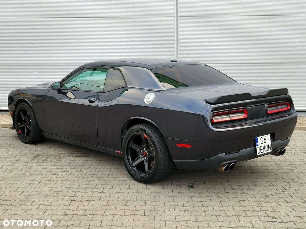 Dodge Challenger - 12