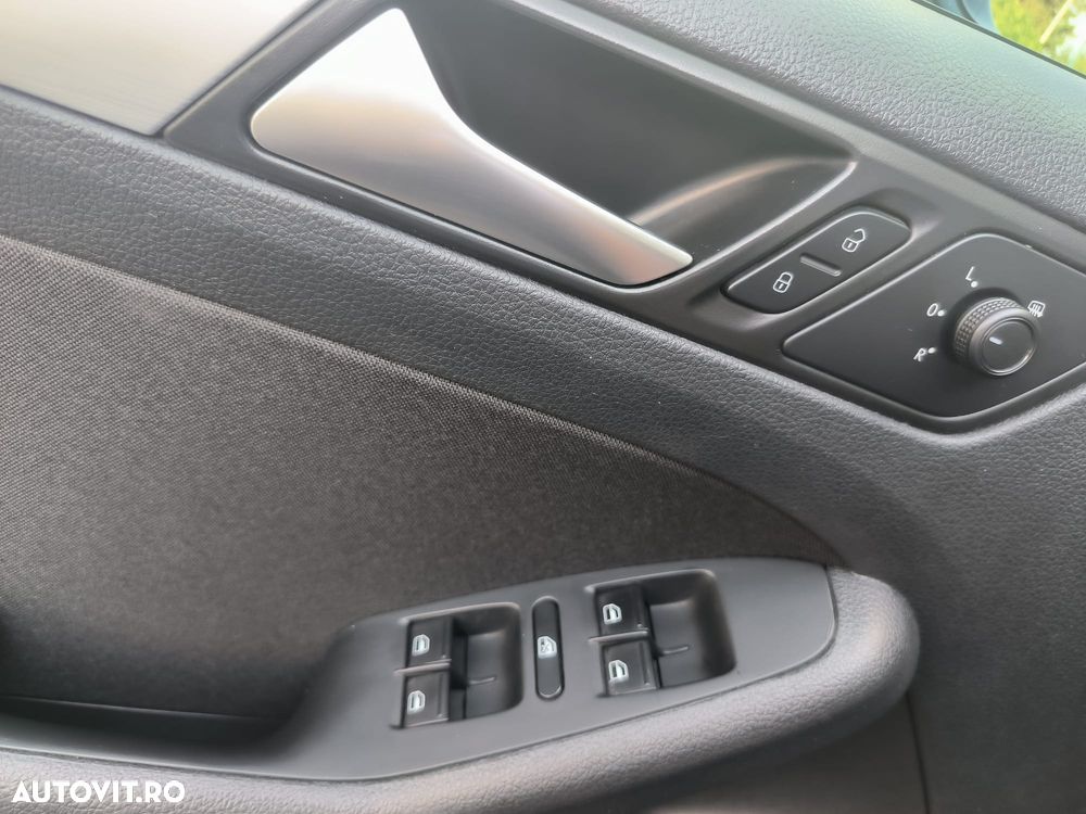 Volkswagen Jetta 2.0 TDI Comfortline - 12