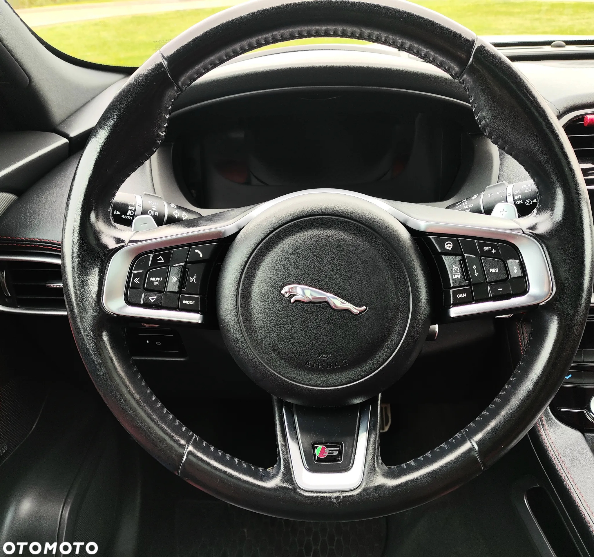 Jaguar F-Pace S AWD - 14