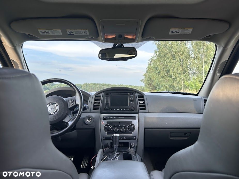 Jeep Grand Cherokee - 26