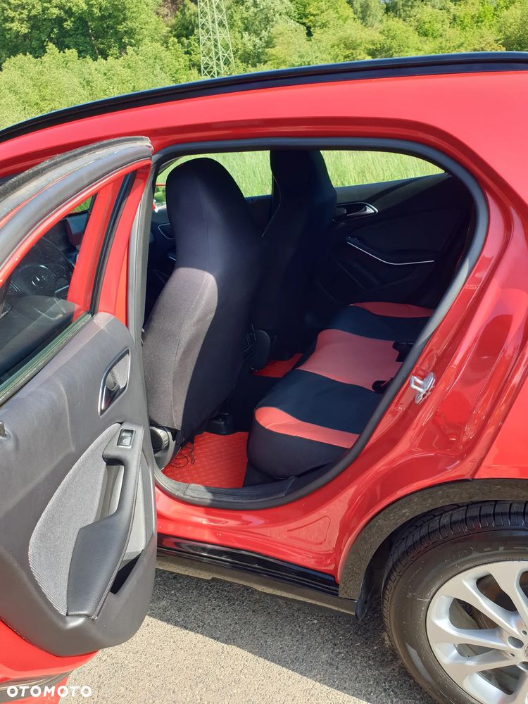 Mercedes-Benz GLA 200 d - 13