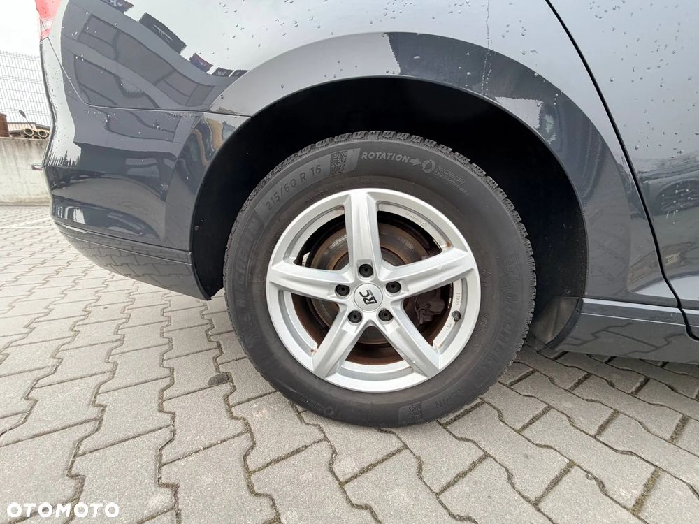 Volkswagen Passat - 12