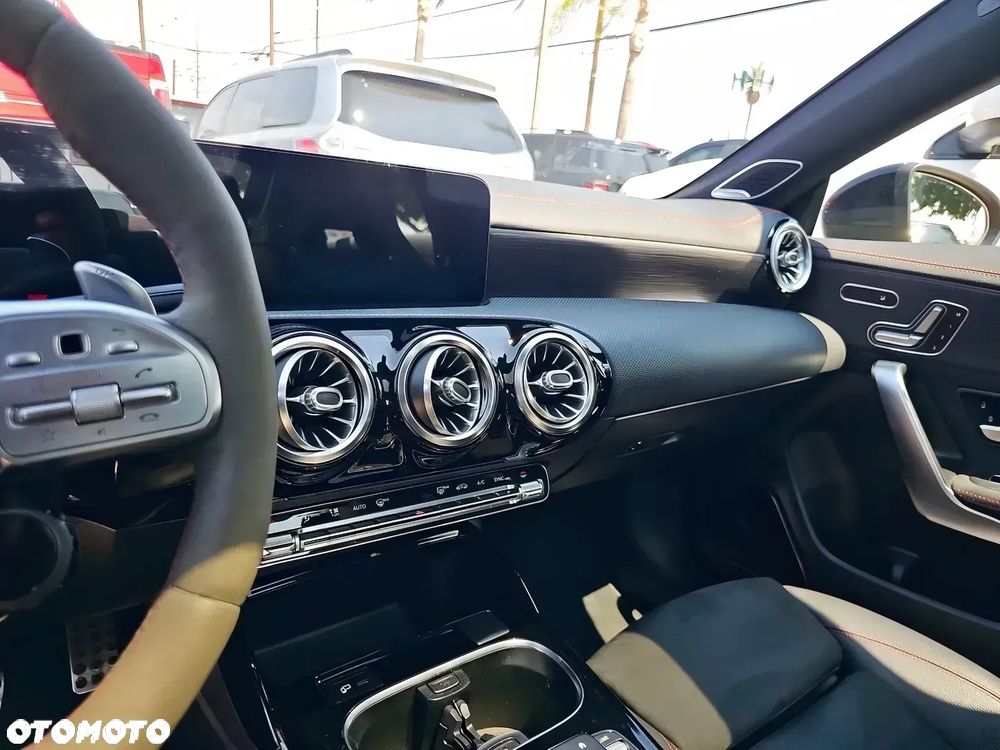 Mercedes-Benz CLA AMG 35 4-Matic 7G-DCT - 11