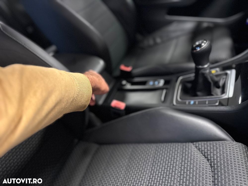 Volkswagen Golf 2.0 TDI DPF BlueMotion Technology Style - 38