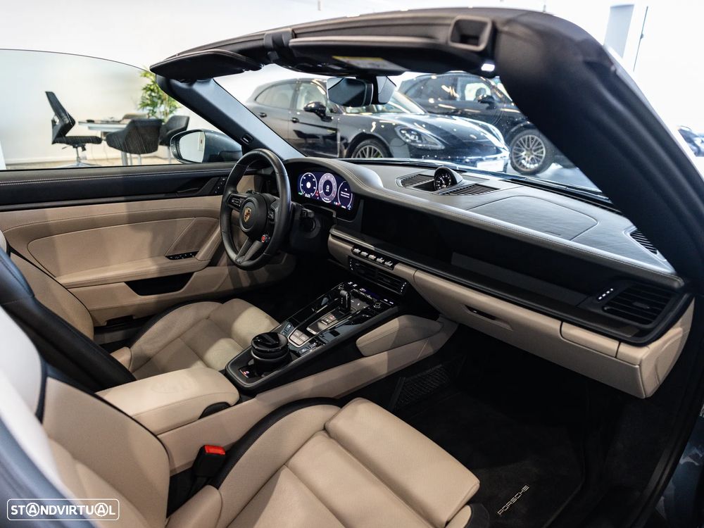 Porsche 911 (992) Carrera PDK - 42