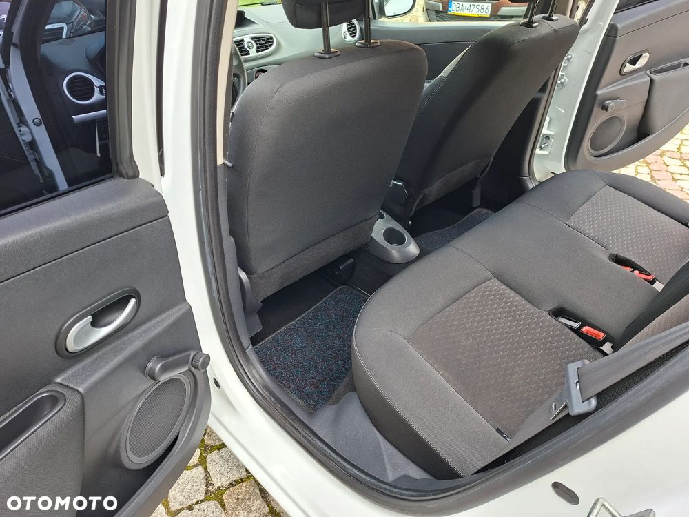 Renault Clio 1.2 16V 75 Collection - 13