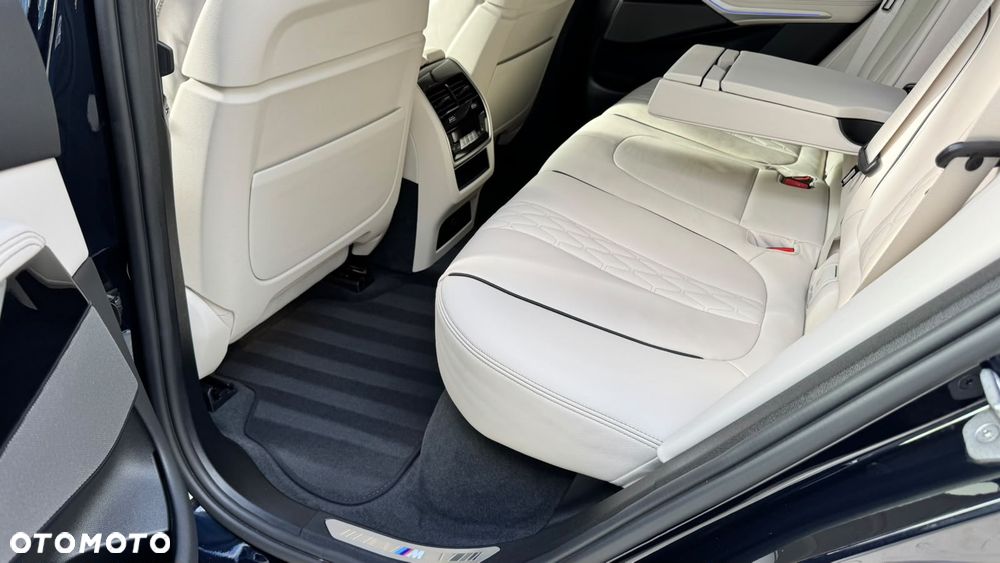 BMW X5 M50i - 26