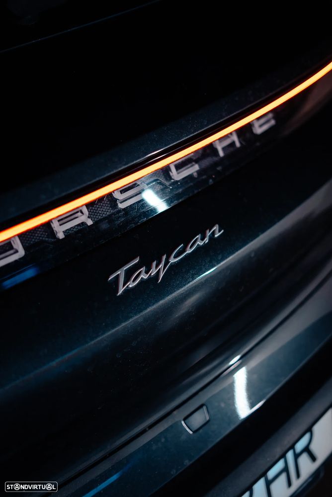 Porsche Taycan Sport Turismo - 12