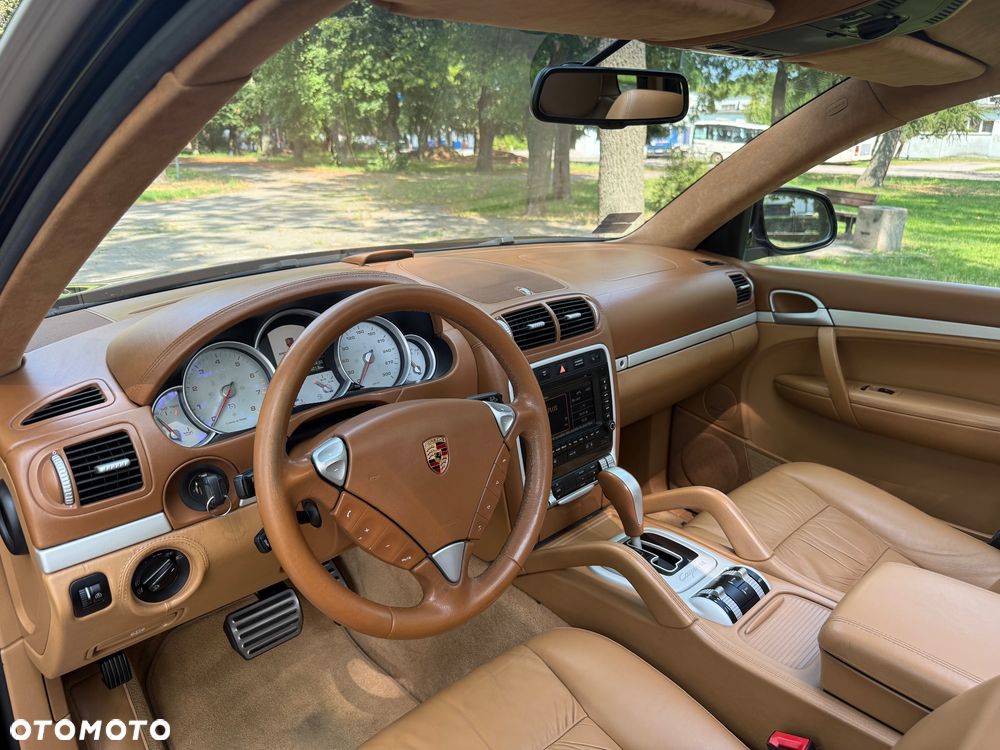Porsche Cayenne Turbo S - 18