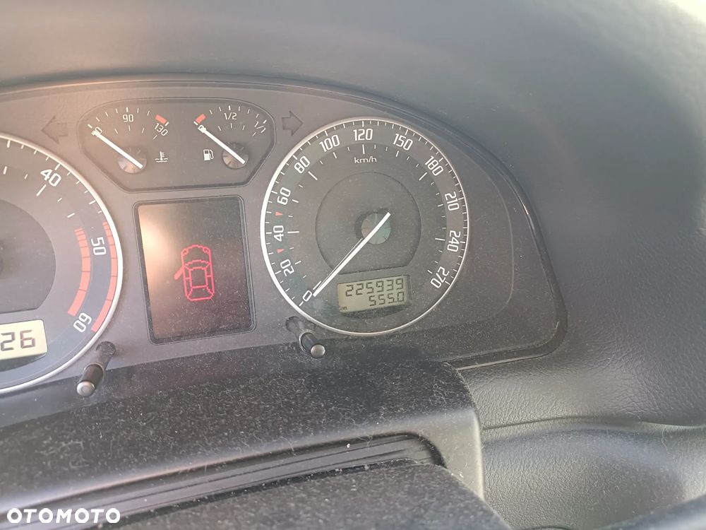 Skoda Superb 2.0 TDI DPF Ambiente - 11