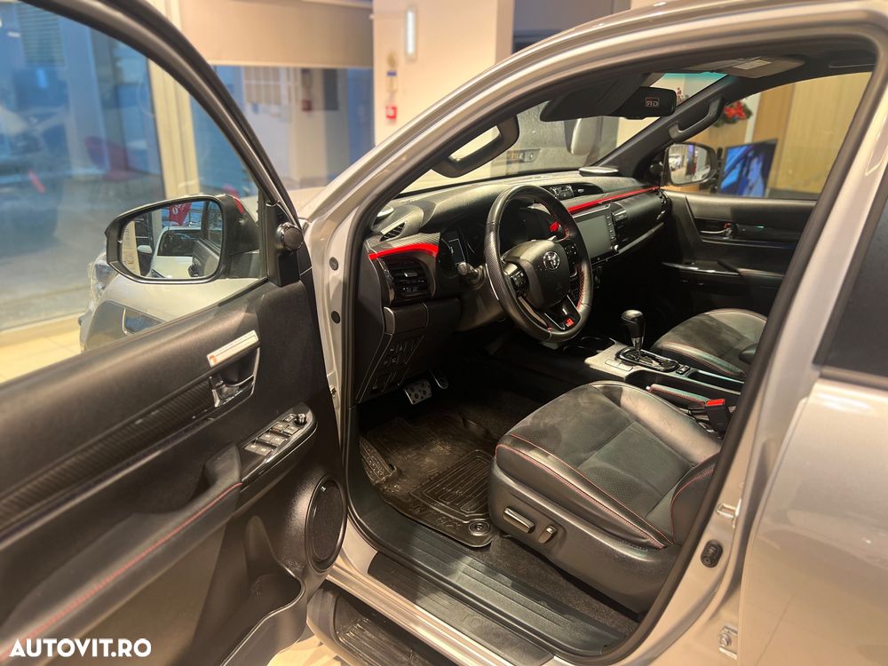 Toyota Hilux 2.8D 204CP 4x4 Double Cab AT GR Sport II - 8
