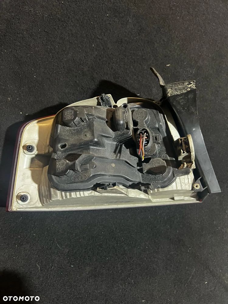 LAMPY TYLNE AUDI A4 B7 PRAWA  - 8E5945096 - 5