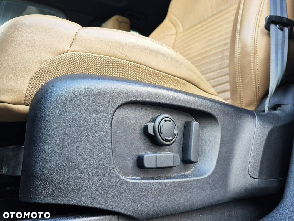 Land Rover Discovery 3.0 D300 mHEV R-Dynamic HSE - 22