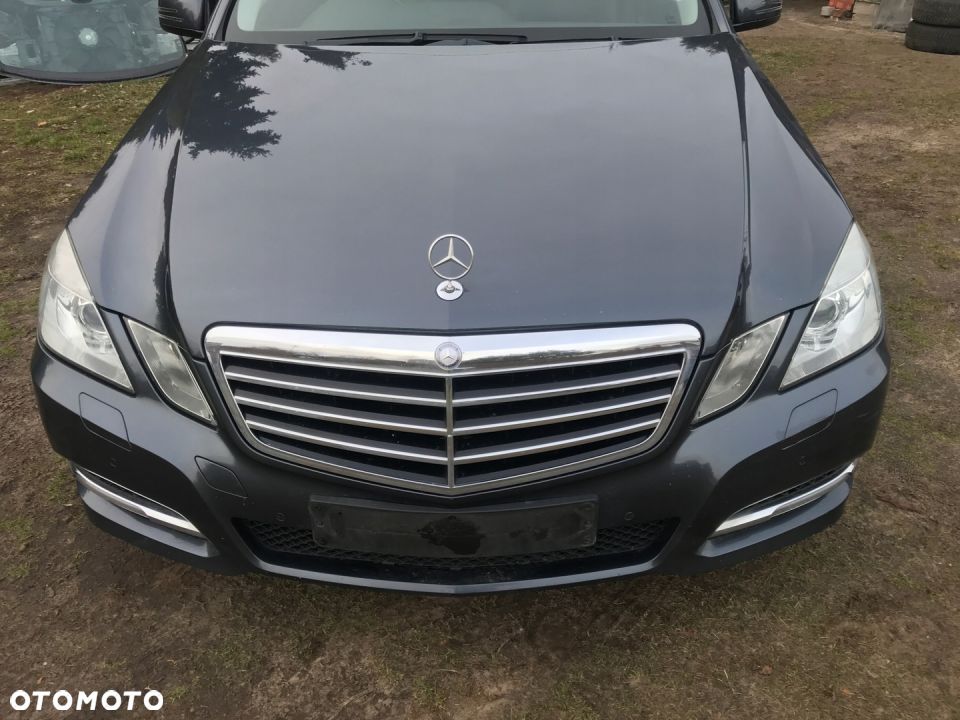 MERCEDES 212 kompletna maska kolor 755 igla - 1